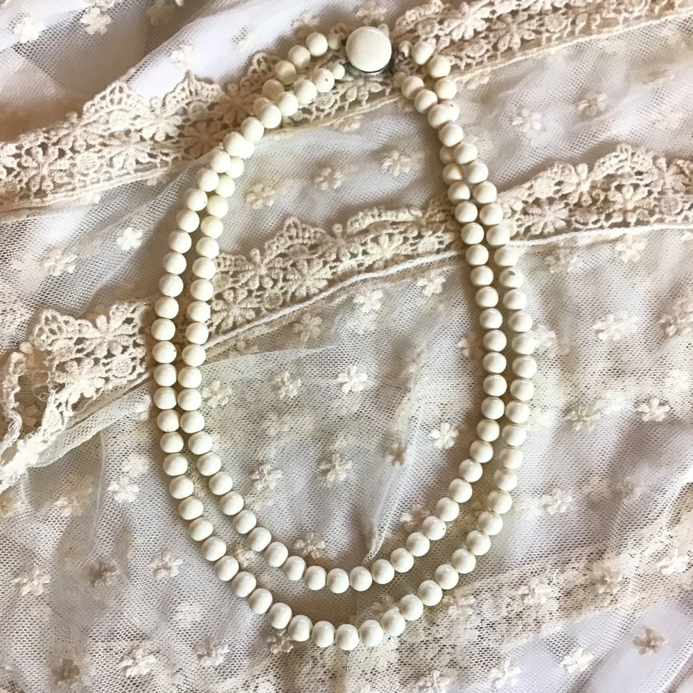Vintage 1980’s Ivory Glass Beaded Double Strand Matinee Necklace - Picture 5 of 6